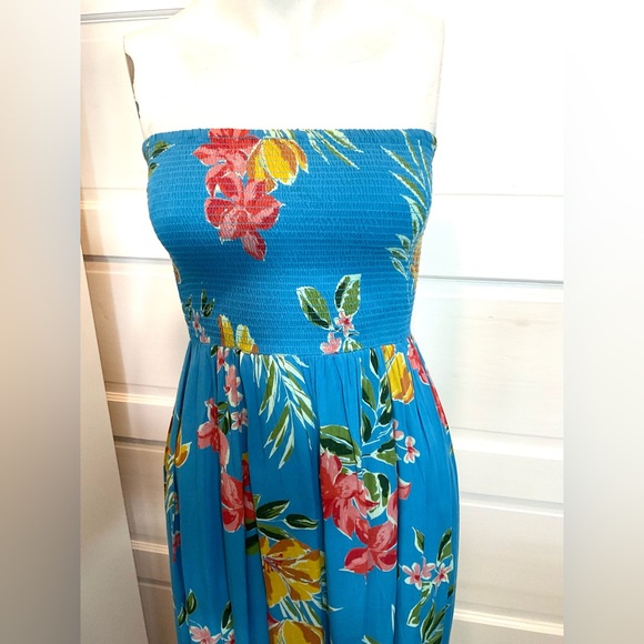 🛑🛑🛑STRAPLESS SMOCKED DRESS - Picture 3 of 10